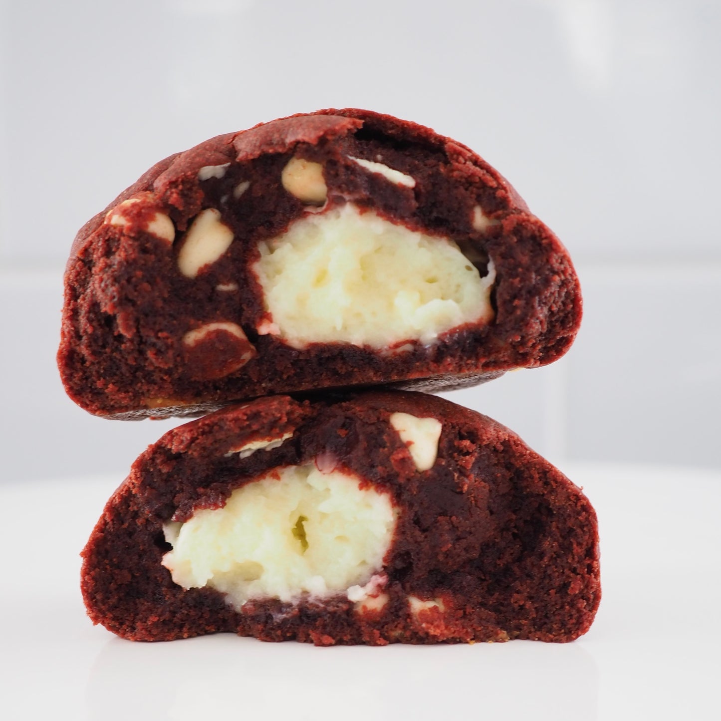 Red velvet filled with cream cheese (6 Pack)